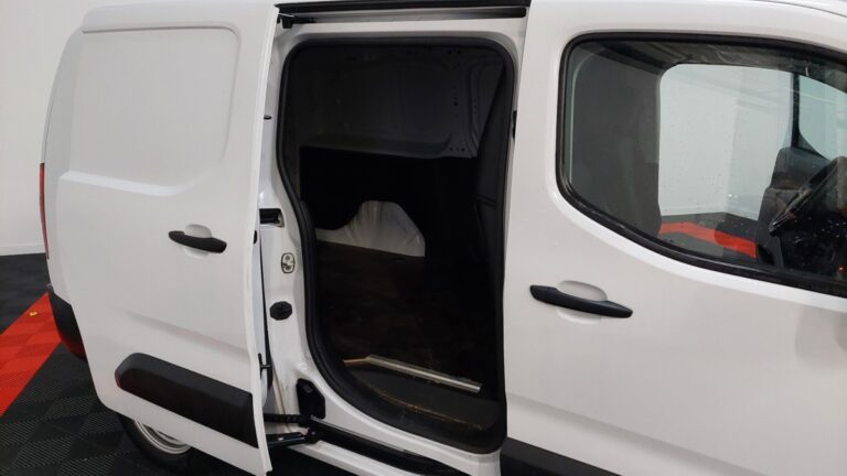 Opel Combo 1.5 diesel 100ch /augmente CARGO PACK CLIM - Image 06 (July 7, 2026)