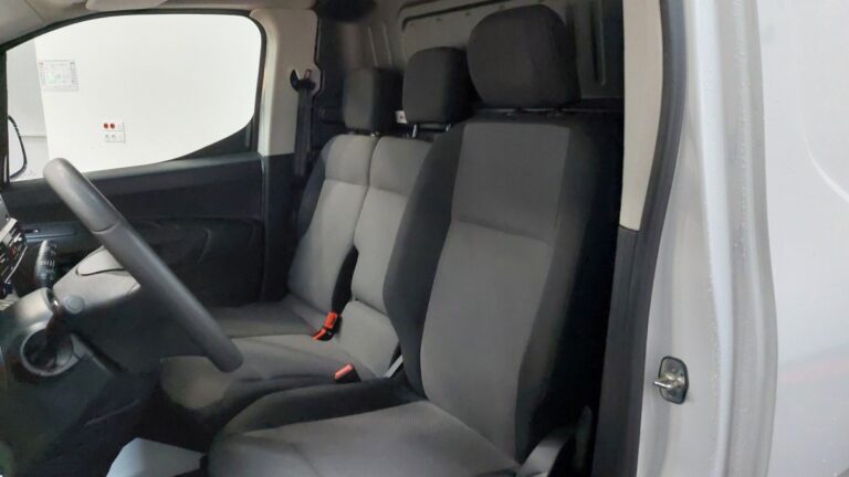 Opel Combo 1.5 diesel 100ch /augmente CARGO PACK CLIM - Image 07 (July 7, 2026)