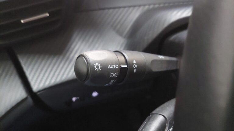 Peugeot 208 affaire 1.5 BlueHDi 100 S&S Premium - Image 19 (July 7, 2026)