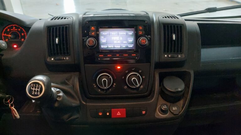 Citroën Jumper 30 BlueHDi 120 S&S BVM6 Club - Image 09 (July 7, 2026)