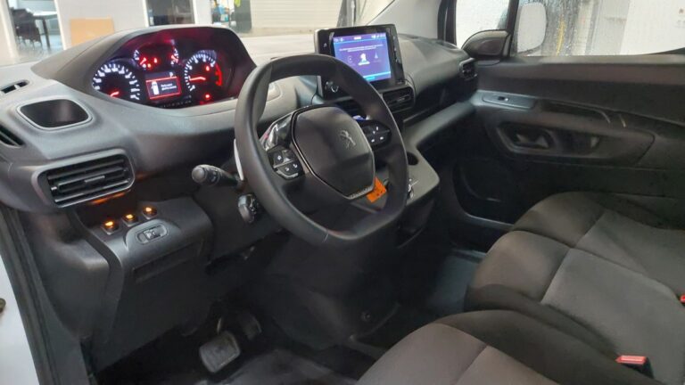 Peugeot Partner STANDARD 650 KG BLUEHDI 130 EAT8 ASPHALT - Image 19 (July 7, 2026)