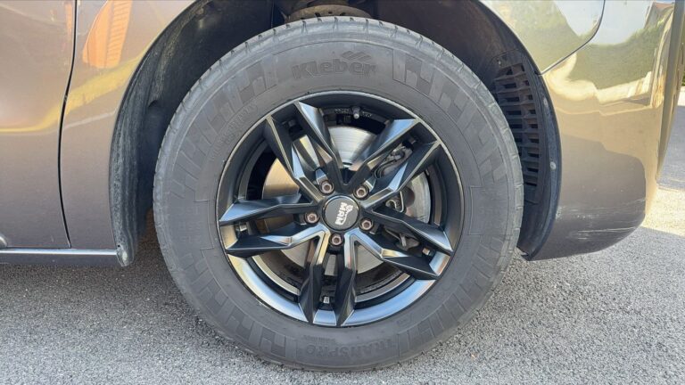 Peugeot Expert 2.0 BlueHDi 180 EAT8 Premium - Image 17 (July 7, 2026)