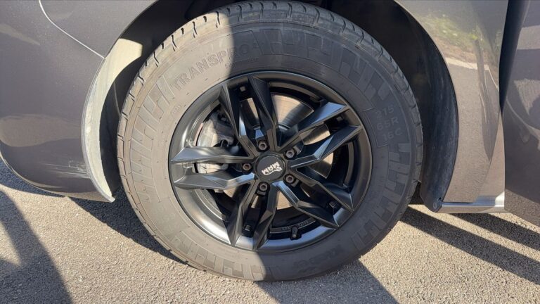 Peugeot Expert 2.0 BlueHDi 180 EAT8 Premium - Image 18 (July 7, 2026)