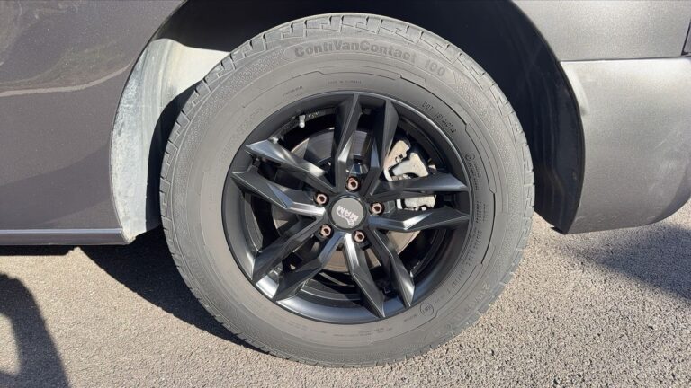 Peugeot Expert 2.0 BlueHDi 180 EAT8 Premium - Image 19 (July 7, 2026)