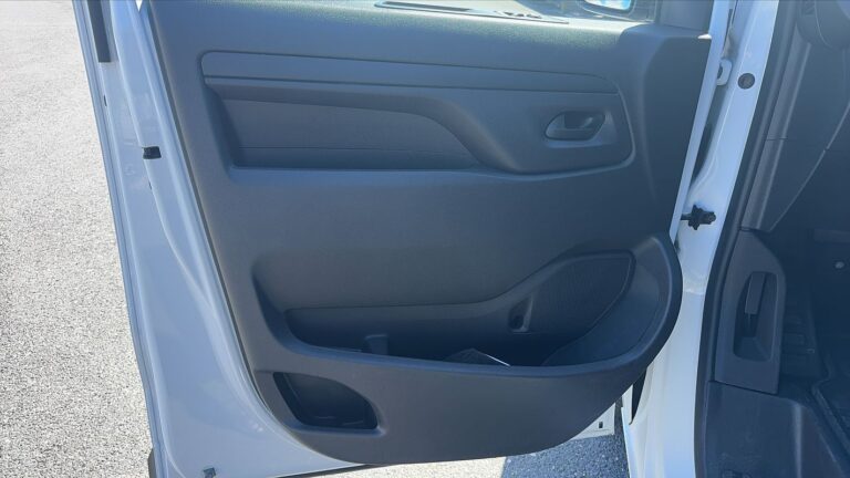 Peugeot Expert VU 2.0 BlueHDi 145 Standard - Image 07 (July 7, 2026)