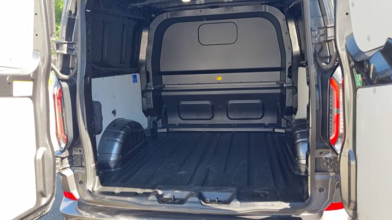 Ford Transit Custom Fourgon VU 2.0 EcoBlue 170 BVA8 Cabine Approfondie Sport – Automatique Entretien constructeur - Image 14 (July 7, 2026)