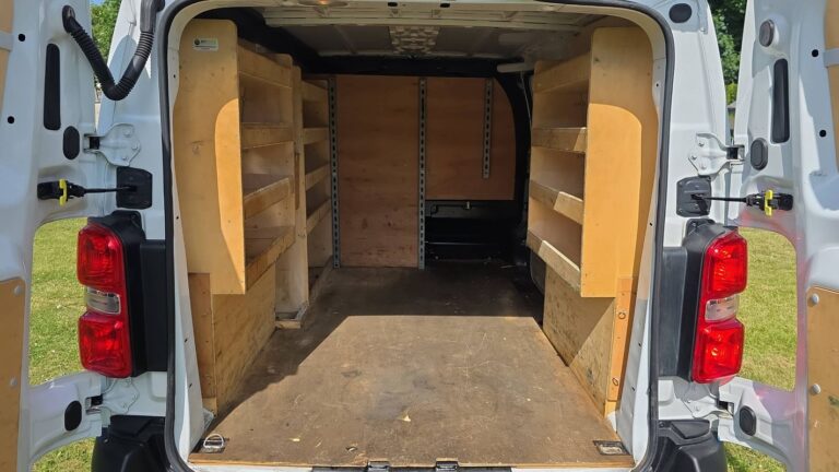 Citroën Jumpy VU 2.0 BlueHDi 180 EAT8 Club – Automatique Entretien constructeur - Image 14 (July 7, 2026)