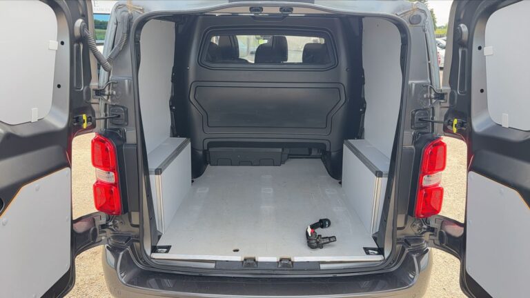 Peugeot Expert 2.0 BlueHDi 145 Asphalt - Image 14 (July 7, 2026)