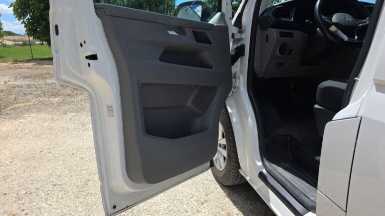 Volkswagen Transporter VU 2.0 TDI 150 DSG7 Business Line - Image 07 (July 7, 2026)