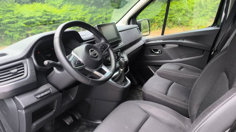 Nissan NV300 2.0 dCi 150 DCT6 N-Connecta – 9 places Automatique - Image 08 (July 7, 2026)