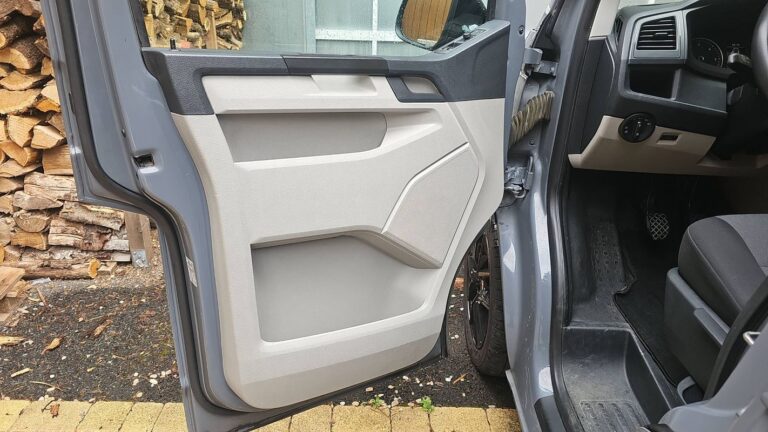 Volkswagen Transporter 2.0 TDI 204 T6 Business Line – 5 places - Image 07 (July 7, 2026)