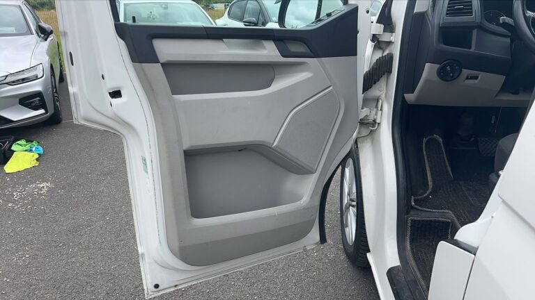 Volkswagen Transporter Fourgon VI 2.0 TDi 180 DSG7 Business Line – 5 places Automatique - Image 07 (July 7, 2026)