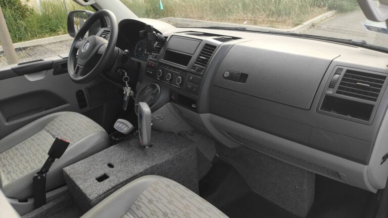 Volkswagen Transporter V 2.0 TDI 140 DSG7 Rockton Equipé « p.m.r. » – Automatique - Image 10 (July 7, 2026)