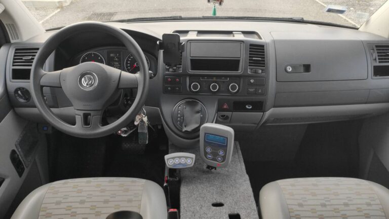 Volkswagen Transporter V 2.0 TDI 140 DSG7 Rockton Equipé « p.m.r. » – Automatique - Image 11 (July 7, 2026)