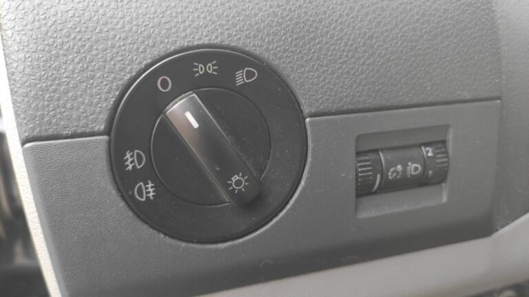 Volkswagen Transporter V 2.0 TDI 140 DSG7 Rockton Equipé « p.m.r. » – Automatique - Image 13 (July 7, 2026)