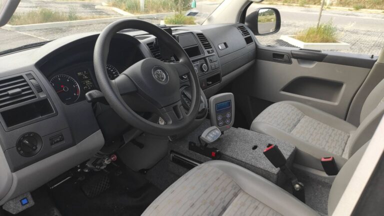 Volkswagen Transporter V 2.0 TDI 140 DSG7 Rockton Equipé « p.m.r. » – Automatique - Image 08 (July 7, 2026)