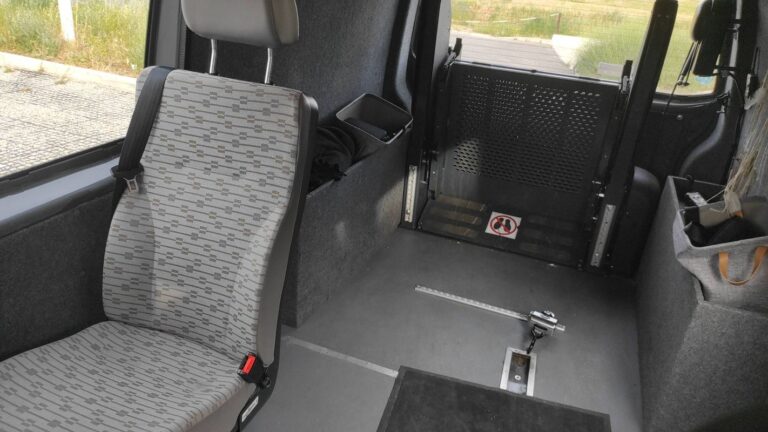 Volkswagen Transporter V 2.0 TDI 140 DSG7 Rockton Equipé « p.m.r. » – Automatique - Image 09 (July 7, 2026)