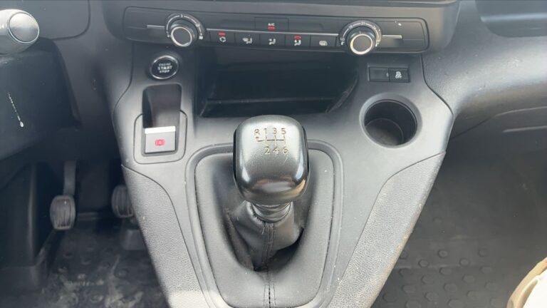 Peugeot Partner VU 1.5 BlueHDi 130 Confort Standard 650kg - Image 13 (July 7, 2026)