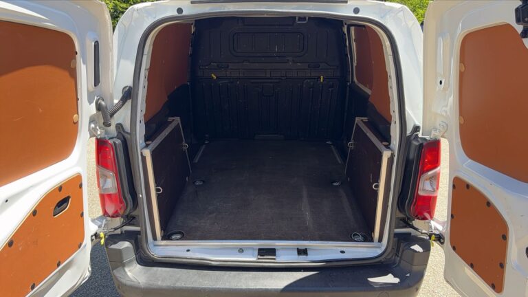 Peugeot Partner Fourgon 1.5 BlueHDi 75 Club - Image 14 (July 7, 2026)