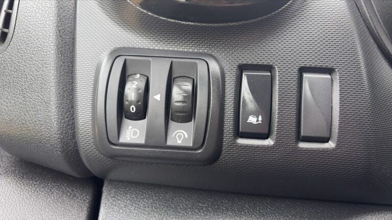 Renault Trafic III 2.0 dCi 145 Grand Confort – 3 places - Image 13 (July 7, 2026)