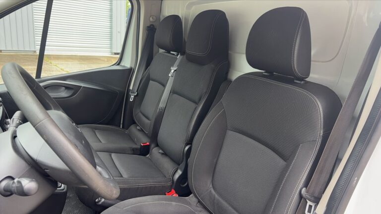 Renault Trafic III 2.0 dCi 145 Grand Confort – 3 places - Image 09 (July 7, 2026)