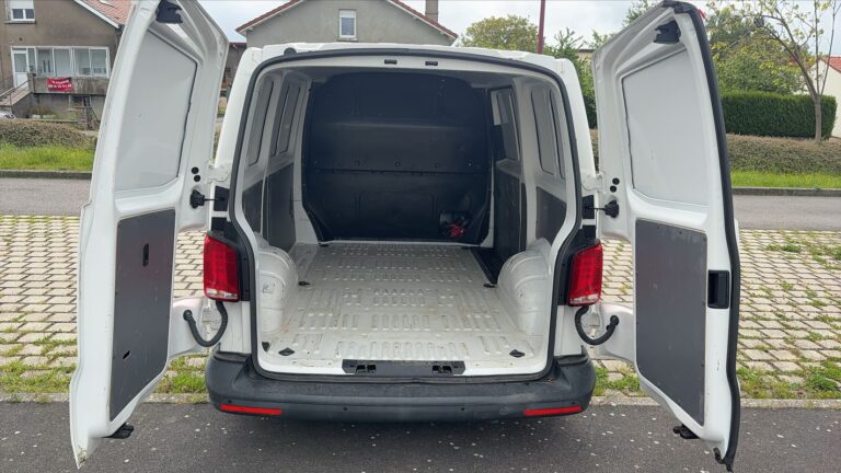 Volkswagen Transporter 2.0 TDI 110 Business Line - Image 14 (July 7, 2026)