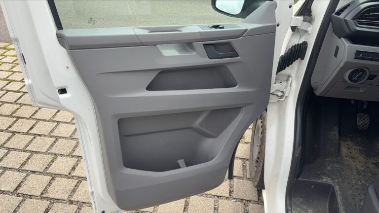 Volkswagen Transporter 2.0 TDI 110 Business Line - Image 07 (July 7, 2026)