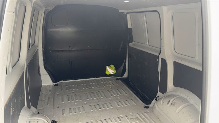 Volkswagen Transporter 2.0 TDI 110 Business Line - Image 09 (July 7, 2026)