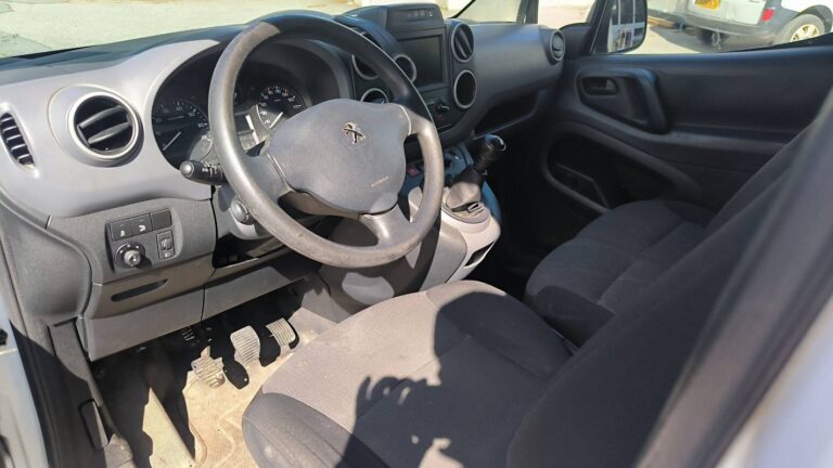 Peugeot Partner VU 1.6 BlueHDi 75 Confort - Image 08 (July 7, 2026)