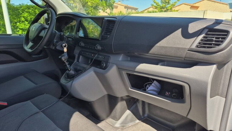 Peugeot Expert Fourgon 2.0 BlueHDi 120 Standard Premium - Image 10 (July 7, 2026)