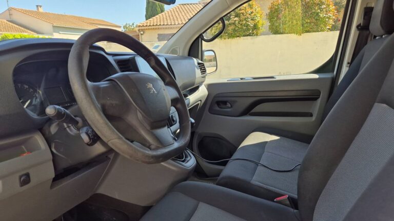 Peugeot Expert Fourgon 2.0 BlueHDi 120 Standard Premium - Image 08 (July 7, 2026)