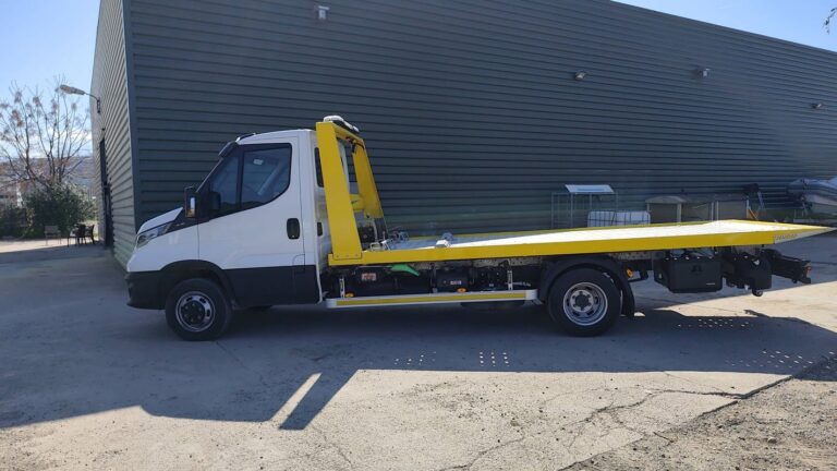 Iveco Daily VU (6) 3.0 D Turbo 175 Confort - Image 02 (July 7, 2026)