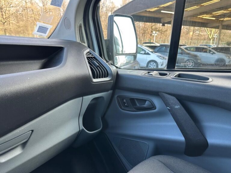 Ford Transit Custom FOURGON 2.0 TDCI 105 250 PB NE PAS VENDRE - Image 18 (July 7, 2026)