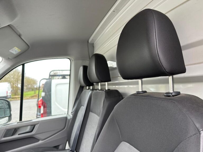 Volkswagen Crafter CHASSIS CABINE CSC PROPULSION (RJ) 35 2.0 TDI 177CH BUSINESS LINE CAISSE 20M3 HAYON PRIX TTC - Image 11 (July 7, 2026)