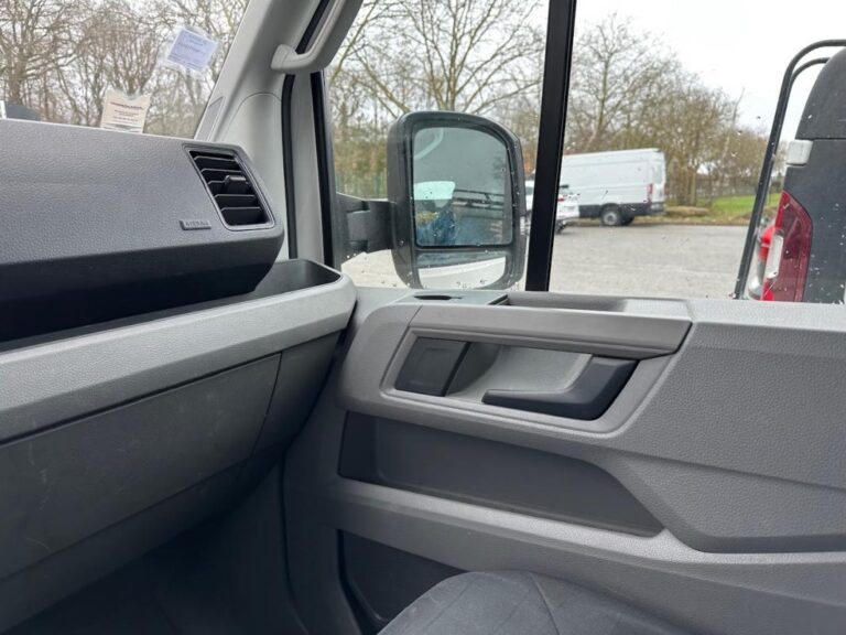 Volkswagen Crafter CHASSIS CABINE CSC PROPULSION (RJ) 35 2.0 TDI 177CH BUSINESS LINE CAISSE 20M3 HAYON PRIX TTC - Image 17 (July 7, 2026)