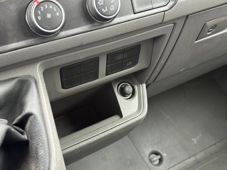 Volkswagen Crafter CHASSIS CABINE CSC PROPULSION (RJ) 35 2.0 TDI 177CH BUSINESS LINE CAISSE 20M3 HAYON PRIX TTC - Image 20 (July 7, 2026)