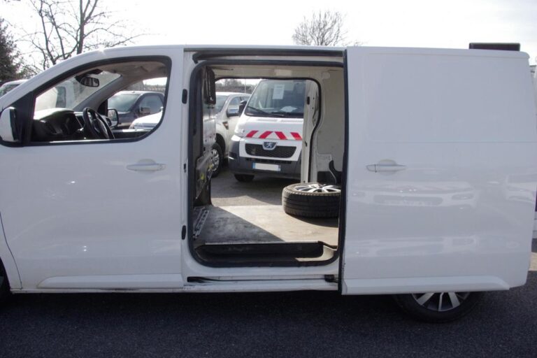 Toyota PROACE FOURGON MEDIUM 115 D-4D BVM6 DYNAMIC PRIX TTC - Image 14 (July 7, 2026)