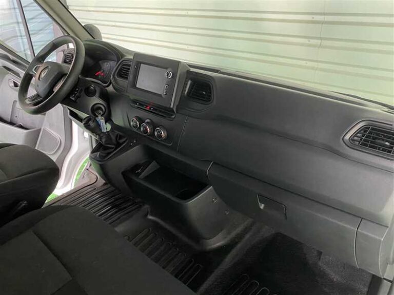 Renault Master F3300 2.3 dCi 135ch Confort - Image 02 (July 7, 2026)