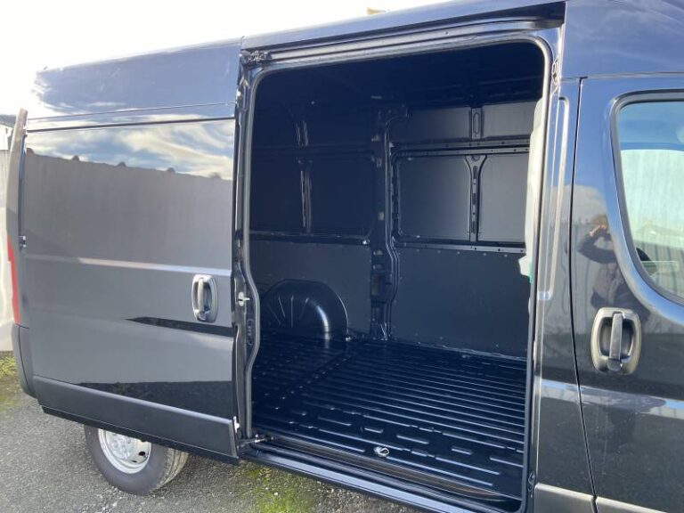 Peugeot Boxer TOLE 330 BLUEHDI 120 S&S ASPHALT - Image 04 (July 7, 2026)