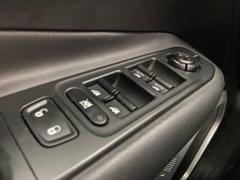 Jeep Renegade 1.6 I MultiJet S&S 120 ch Limited - Image 12 (July 7, 2026)