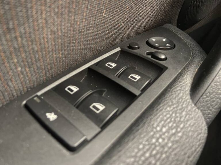 BMW X1 sDrive 18d 143 ch xLine - Image 12 (July 7, 2026)