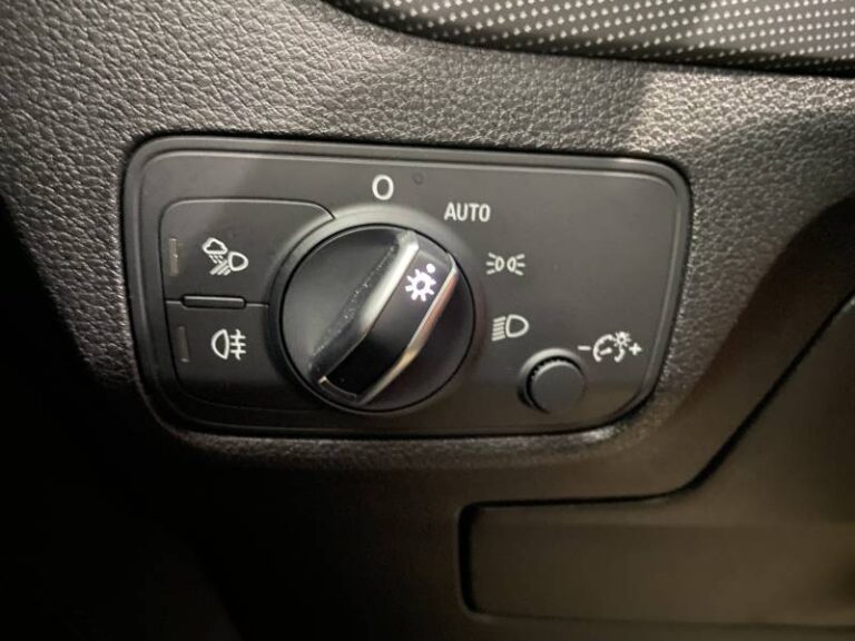 Audi Q2 35 TDI 150 S tronic 7 S line - Image 13 (July 7, 2026)