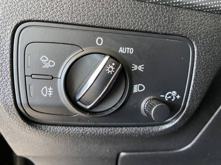 Audi Q2 35 TDI 150 S tronic 7 S line - Image 12 (July 7, 2026)