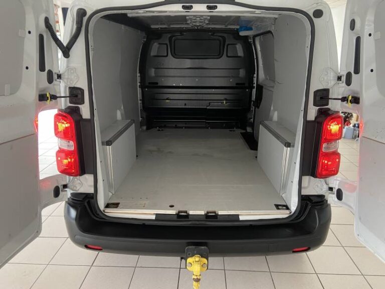 Peugeot Expert FGN TOLE M BLUEHDI 145 S&S EAT8 - Image 04 (July 7, 2026)