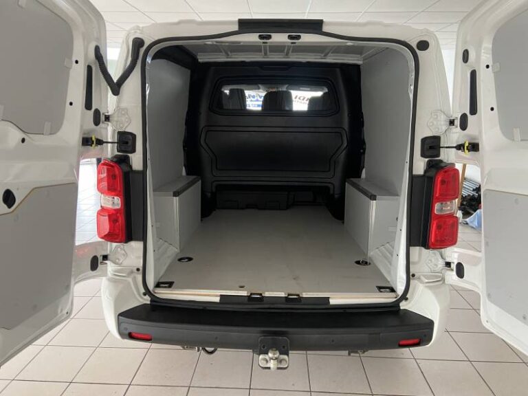 Peugeot Expert CA LONG 2.0 BLUEHDI 120 S&S EAT8 FIXE PREMIUM - Image 04 (July 7, 2026)
