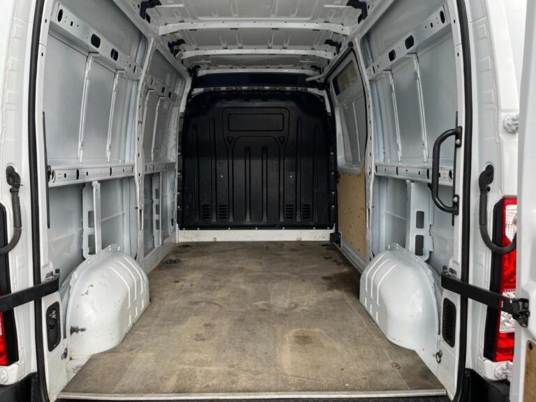 Renault Master FOURGON FGN TRAC F3500 DCI 135 GRAND CONFORT - Image 06 (August 28, 2026)