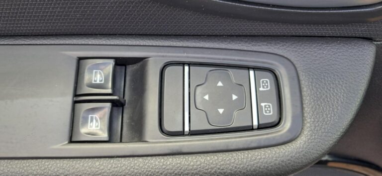 Renault Clio IV SOCIETE REVERSIBLE DCI 90 ENERGY E6C BUSINESS - Image 15 (July 7, 2026)
