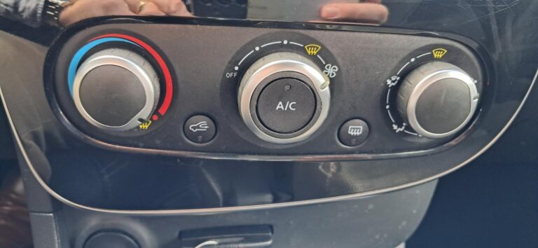 Renault Clio IV SOCIETE REVERSIBLE DCI 90 ENERGY E6C BUSINESS - Image 18 (July 7, 2026)