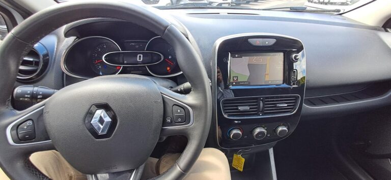 Renault Clio IV SOCIETE REVERSIBLE DCI 90 ENERGY E6C BUSINESS - Image 02 (July 7, 2026)