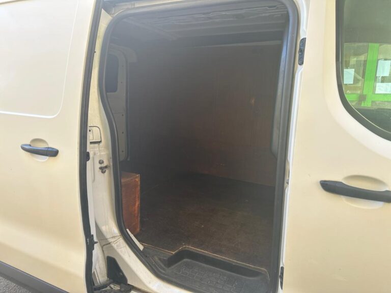Toyota PROACE 115 CH D-4D COMPACT L1 CONFORT - Image 14 (July 7, 2026)